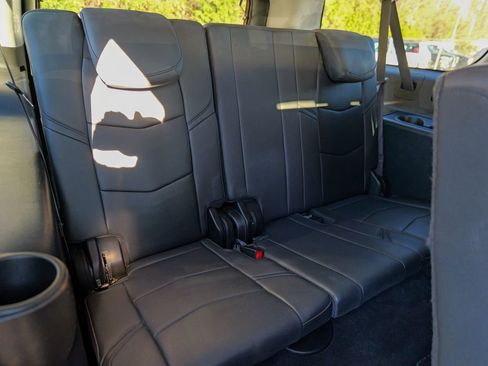 Used 2020 Cadillac Escalade ESV Luxury image 33