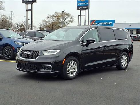 Used 2024 Chrysler Pacifica Touring-L image 1
