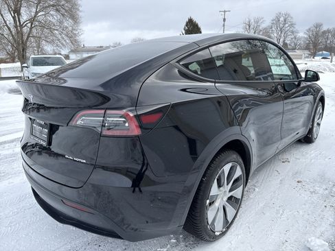 Used 2022 Tesla Model Y Long Range image 4