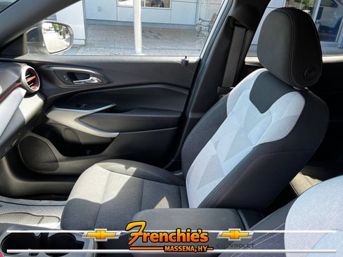 Used 2024 Chevrolet Trax RS FWD image 16