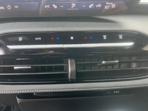 Used 2025 Buick Enclave Preferred image 7