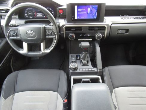 Certified 2024 Toyota Tacoma TRD Off-Road AWD/4WD image 31