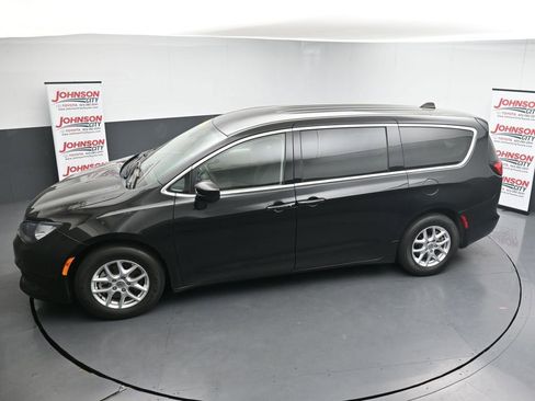 Used 2023 Chrysler Voyager LX FWD image 27