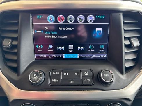 Used 2017 GMC Acadia SLT AWD/4WD image 18