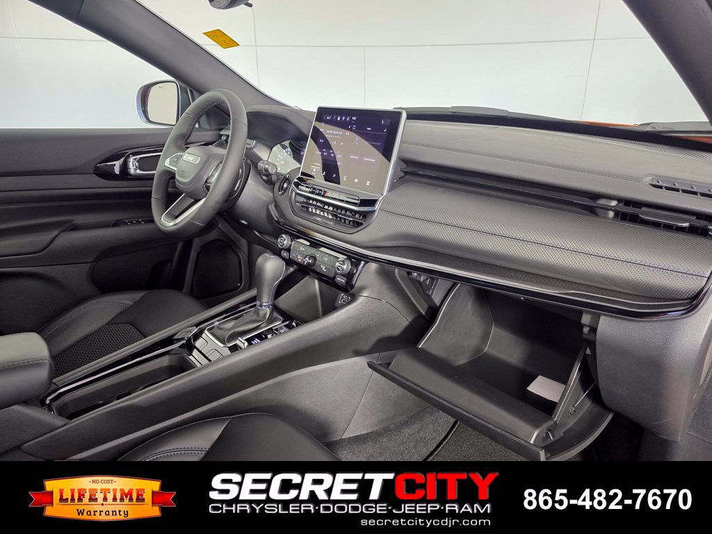 New 2026 Jeep Compass Latitude AWD/4WD image 33