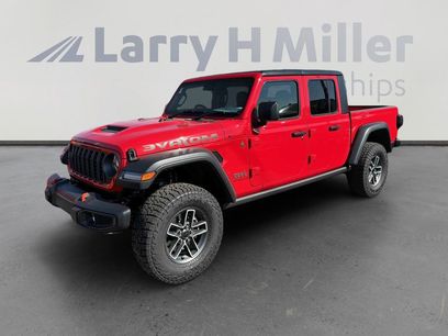 New 2025 Jeep Gladiator Mojave w/ Convenience Group