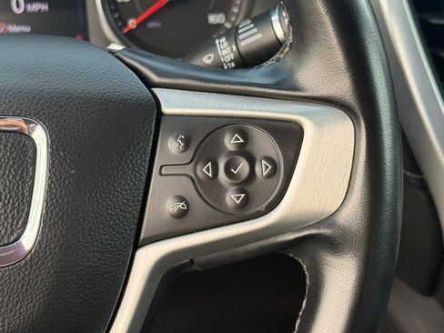 Used 2023 GMC Acadia SLT image 16