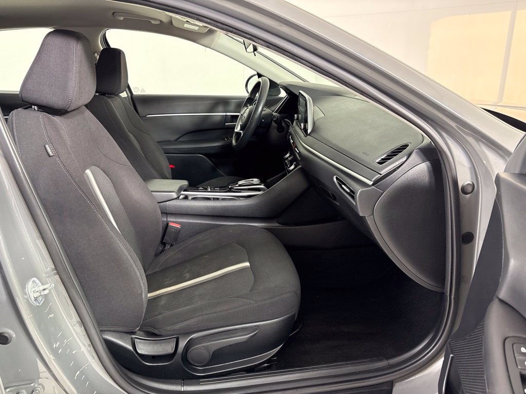 Used 2022 Hyundai Sonata SEL w/ Preferred Accessory Package FWD image 12