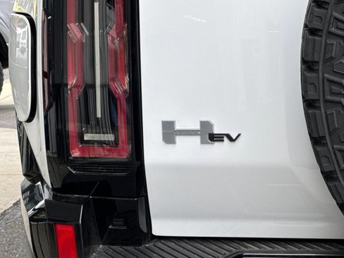 New 2025 GMC Hummer EV 2X w/ Extreme Off-Road Package image 32