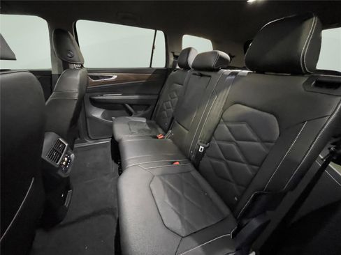 New 2026 Volkswagen Atlas SE image 16