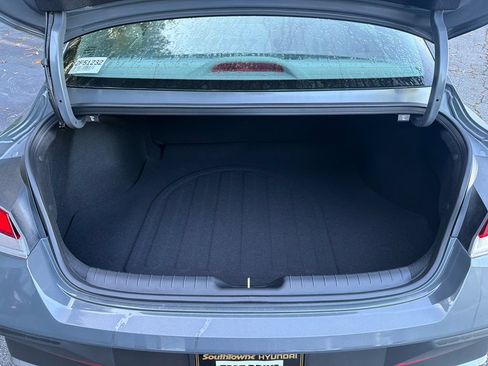 New 2026 Hyundai Elantra SE FWD image 18