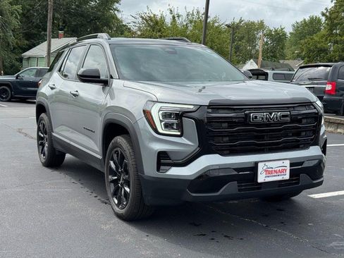 Used 2026 GMC Terrain Elevation w/ Elevation Premium Package FWD image 2