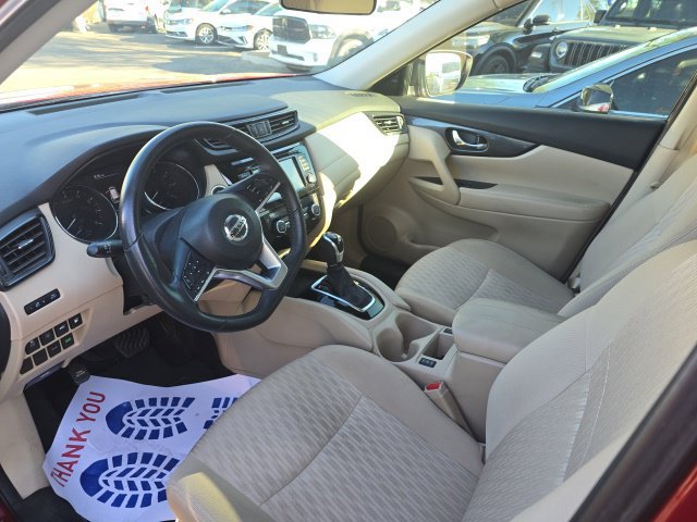 Used 2020 Nissan Rogue SV FWD image 2