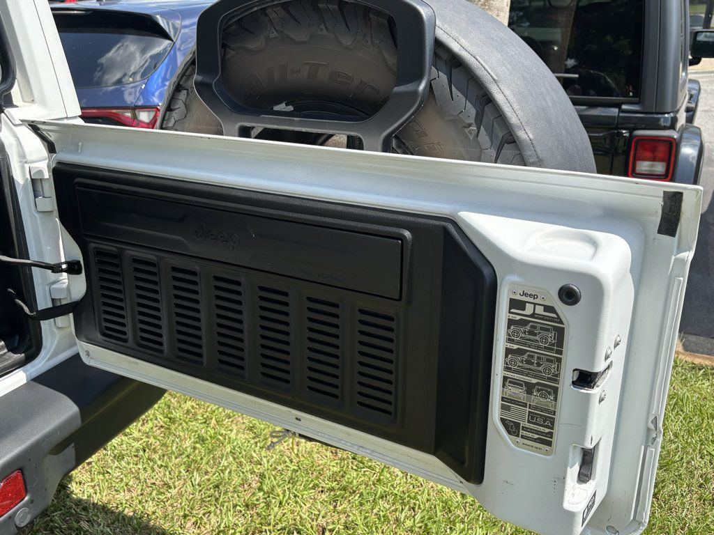 Used 2021 Jeep Wrangler Unlimited Rubicon AWD/4WD image 9