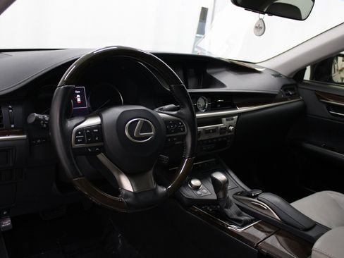 Used 2018 Lexus ES 300h image 16