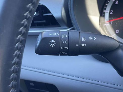 Used 2020 Toyota Highlander LE image 20