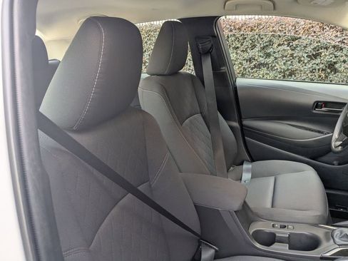 Used 2025 Toyota Corolla LE image 29