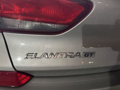 Used 2018 Hyundai Elantra GT image 15