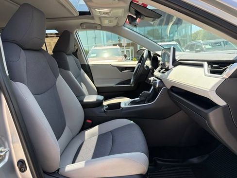 Used 2025 Toyota RAV4 XLE w/ Convenience Package AWD/4WD image 33