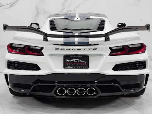 Used 2025 Chevrolet Corvette Z06 w/ Z07 Performance Package RWD image 13