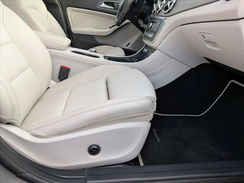 Used 2018 Mercedes-Benz GLA 250 image 19