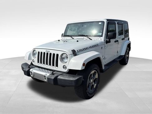 Used 2016 Jeep Wrangler Unlimited Sahara w/ Dual Top Group AWD/4WD image 5