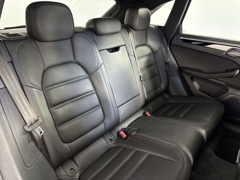 Certified 2024 Porsche Macan AWD/4WD image 23