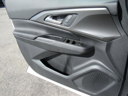 New 2026 Chevrolet Equinox EV LT image 25