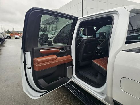 Used 2025 GMC Sierra 2500 Denali Ultimate image 18