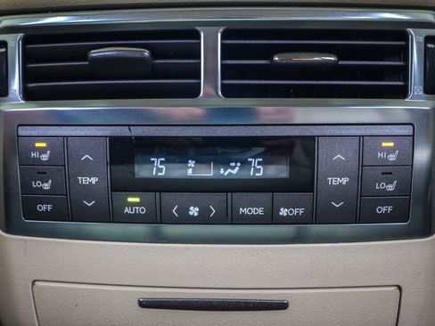 Used 2011 Lexus LX 570 4WD w/ Luxury Pkg image 12