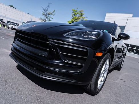 Used 2022 Porsche Macan AWD/4WD image 19