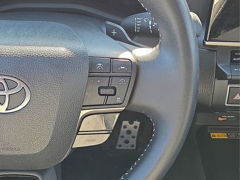 Used 2025 Toyota Camry SE image 21