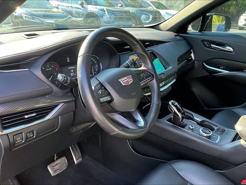 Used 2022 Cadillac XT4 Sport w/ Enhanced Visibility Package AWD/4WD image 17