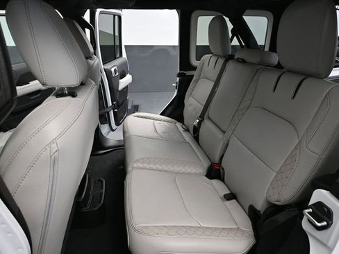 Used 2023 Jeep Wrangler High Altitude image 40