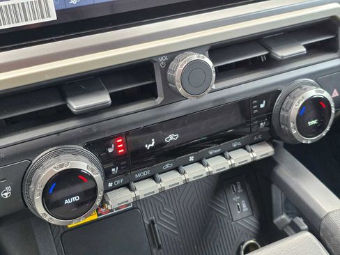 Used 2025 Toyota Tacoma TRD Off-Road w/ TRD Off Road Premium Package image 32