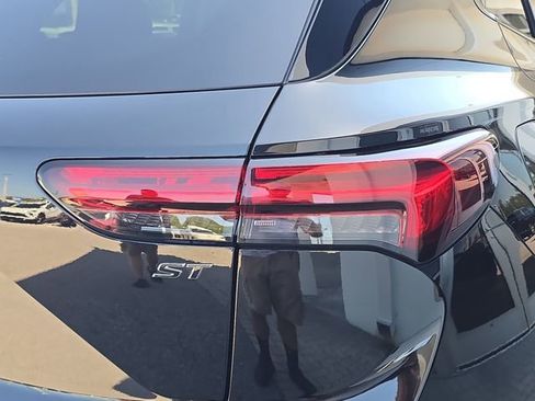 Certified 2021 Buick Envision Essence w/ Technology Package I FWD image 8