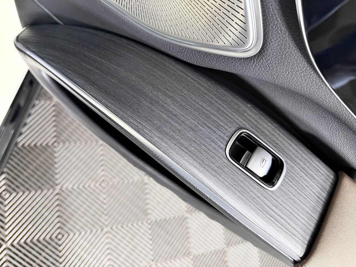 Used 2022 Mercedes-Benz EQS 580 4MATIC Sedan image 44