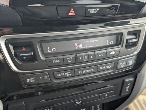 Used 2016 Honda Pilot Touring image 22