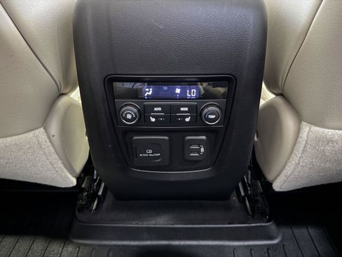 Used 2020 Buick Enclave Premium w/ Sun and Sites Package FWD image 18