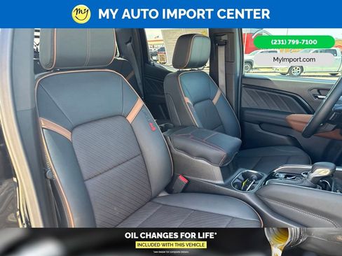 Used 2025 GMC Canyon AT4 w/ AT4 Premium Package AWD/4WD image 29