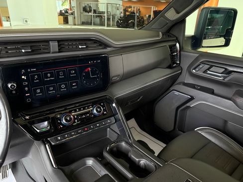 Used 2024 GMC Sierra 2500 AT4X image 56