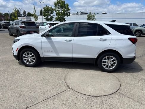 Used 2024 Chevrolet Equinox LS w/ LS Convenience Package AWD/4WD image 5