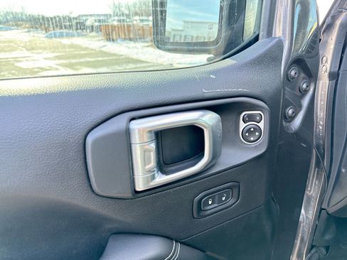 Used 2021 Jeep Gladiator Overland w/ Dual Top Group image 15