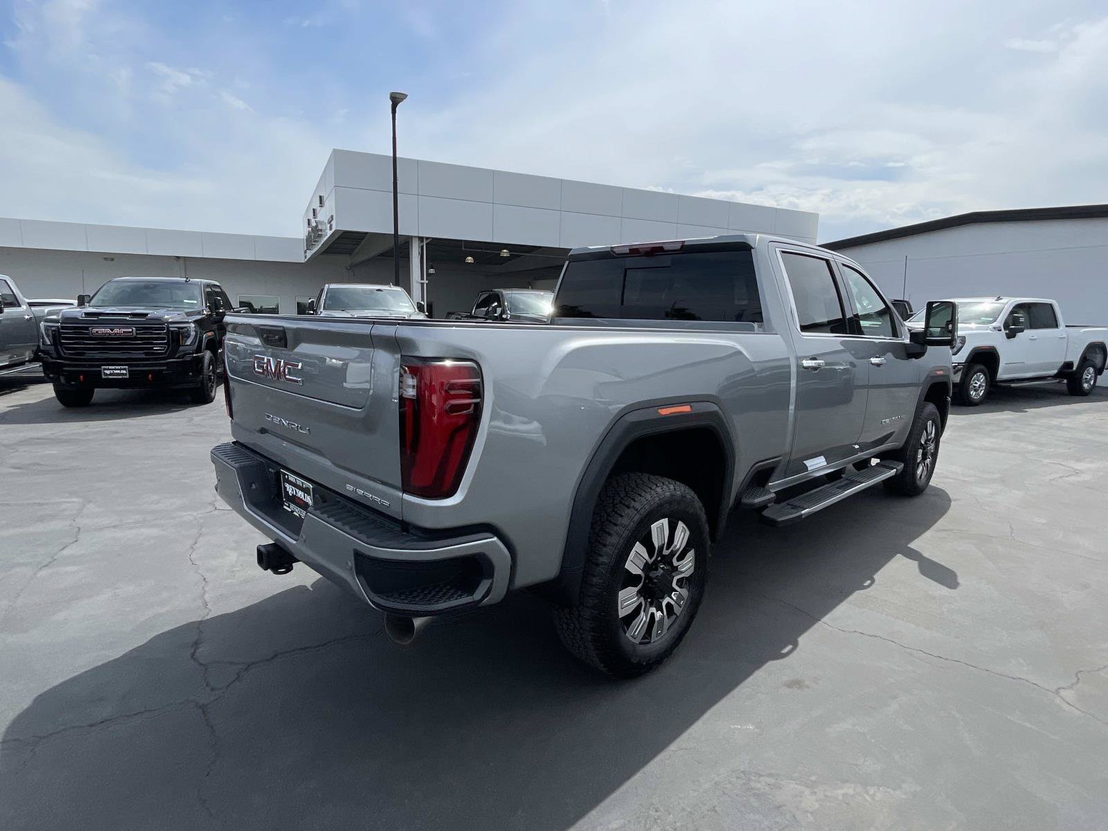 New 2026 GMC Sierra 2500 Denali w/ Denali Reserve Package AWD/4WD image 5