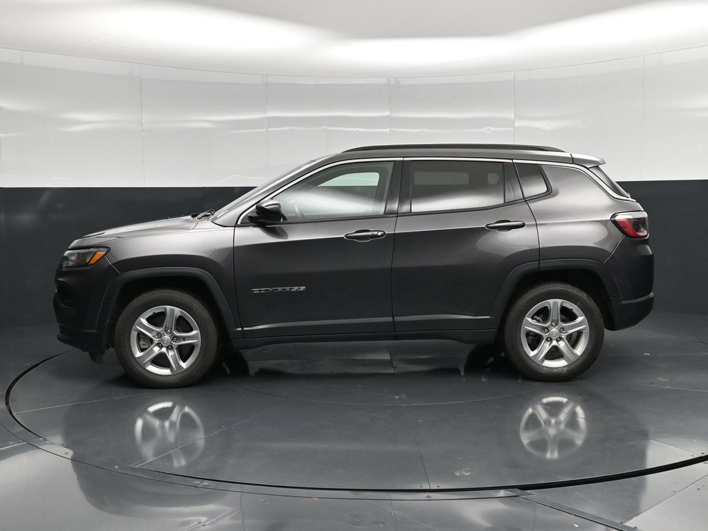 Used 2024 Jeep Compass Latitude AWD/4WD image 8
