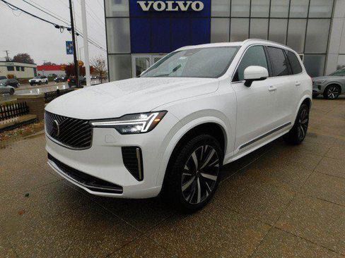 New 2026 Volvo XC90 B5 Core AWD/4WD image 2