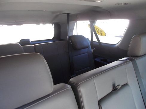 Used 2018 Chevrolet Suburban LT image 13