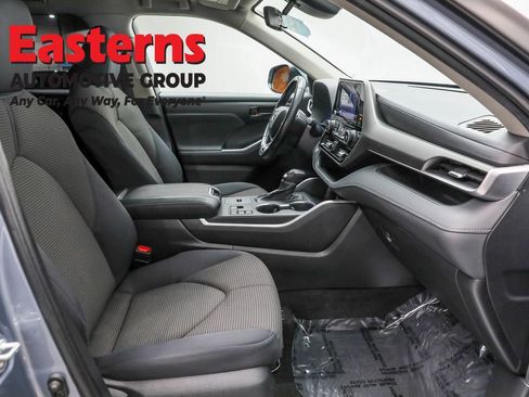 Used 2023 Toyota Highlander LE image 23