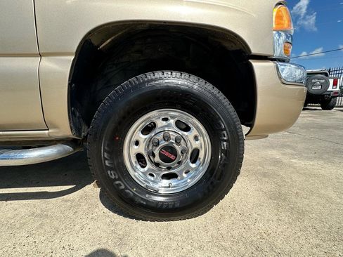 Used 2004 GMC Sierra 2500 SLT w/ Skid Plate Package AWD/4WD image 12