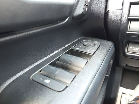 Used 2025 Toyota 4Runner Trailhunter image 27